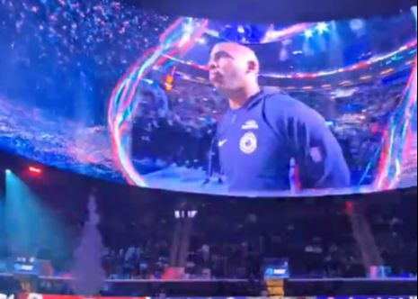 Когда Пол снова играл за «Клипперс» дома, болельщики оглушительно аплодировали Полу.