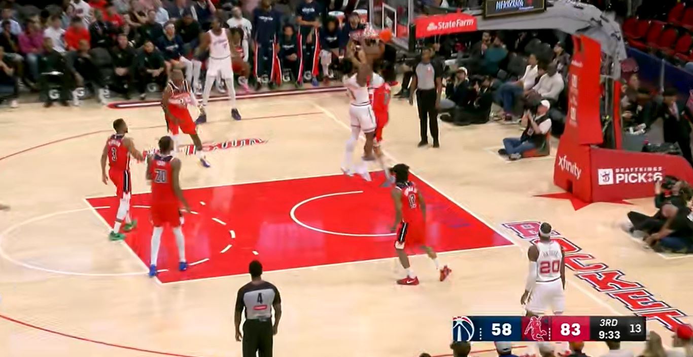 Сарр набрал 10 очков и сделал 5 подборов за одну четверть. «Уизардс» выиграли с разницей в 11 очков за одну четверть, чтобы поддерживать напряжение.