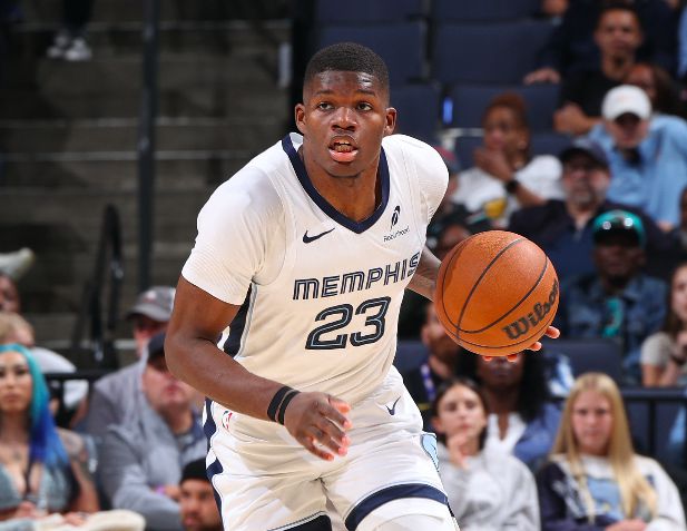 Попадите на стену нового члена команды! Кауард, выбранный под 11-м номером, набрал всего 12 очков при 3 из 12 бросков и 1 из 6 трёхочковых.